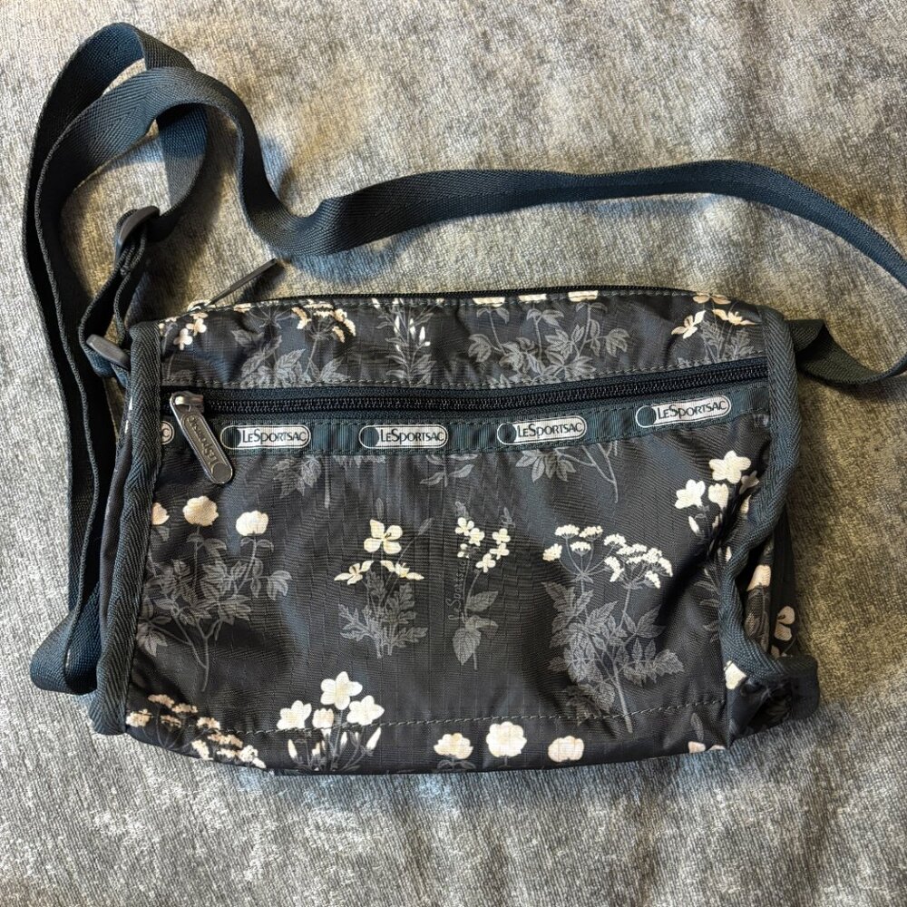 LeSportsac Crossbody Green & White Floral Bag Excellent Condition